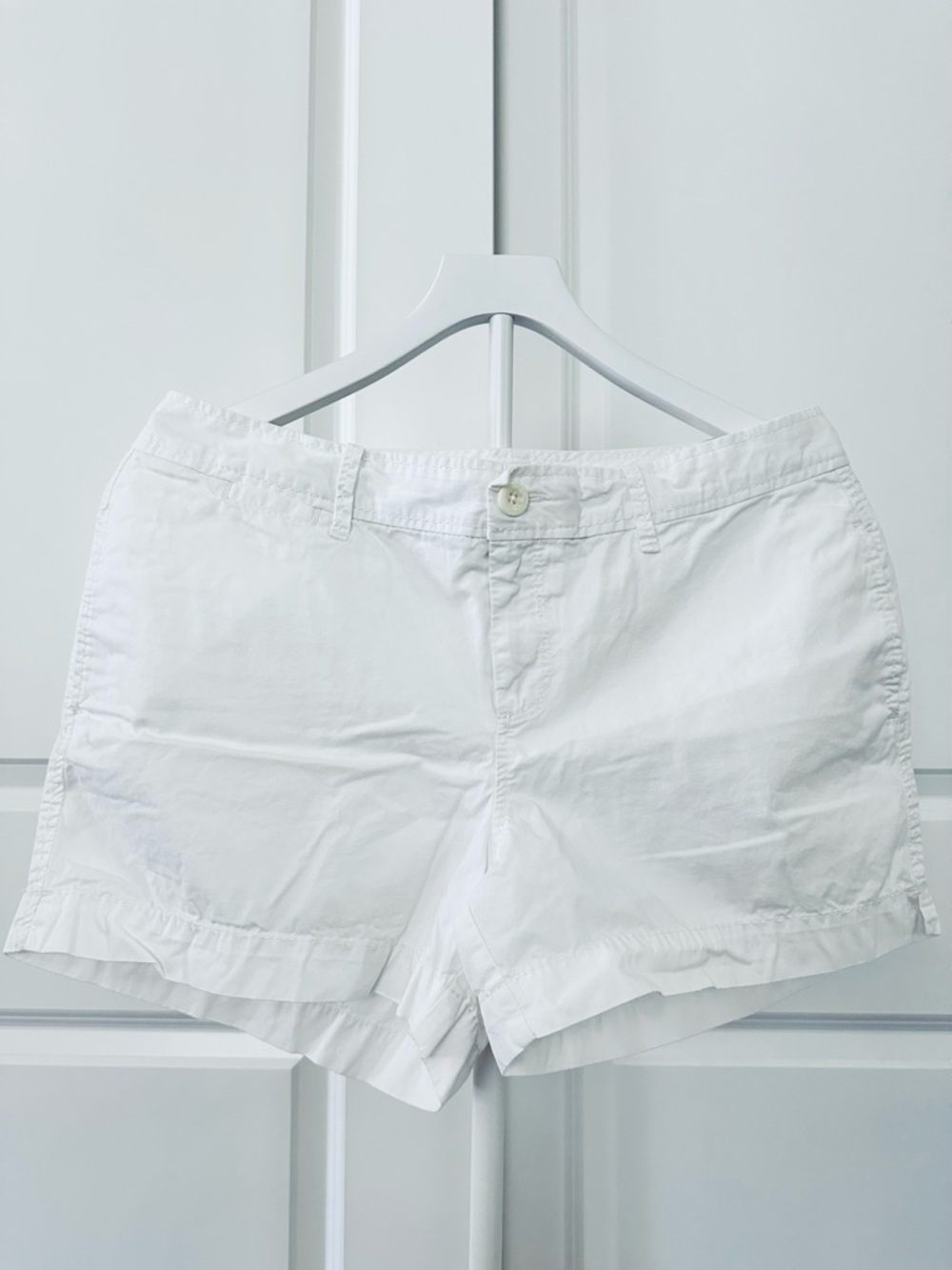 Women’s Old Navy Casual White Shorts Size 12
